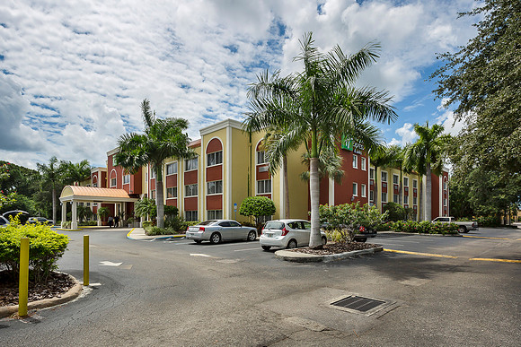 Exterior_HolidayInnExpress