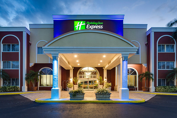 Twilights_HolidayInnExpress