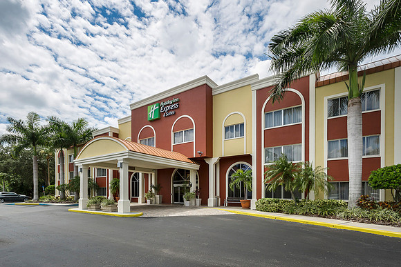 Exterior_HolidayInnExpress